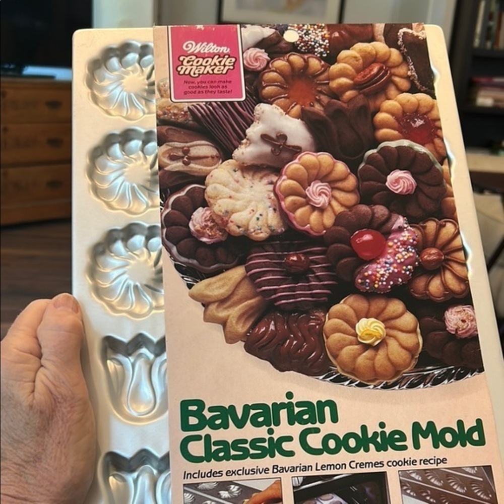 NWT Vintage Wilton Bavarian Classic Cookie Mold - White